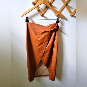 Faux leather wrap skirt small‎